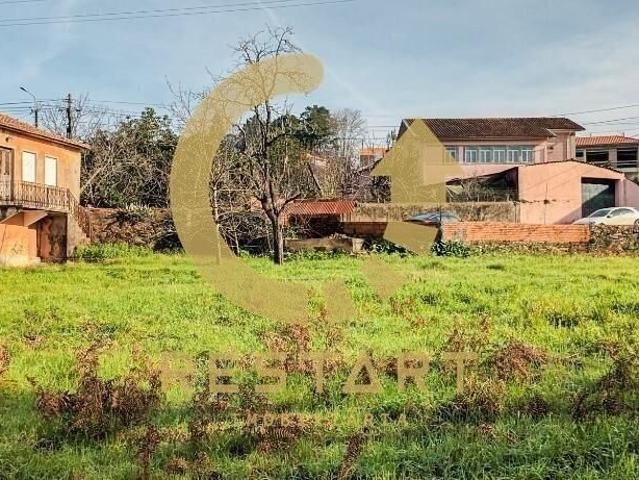 Terreno de 830m2 plano com viabilidade de construo de moradia isolad