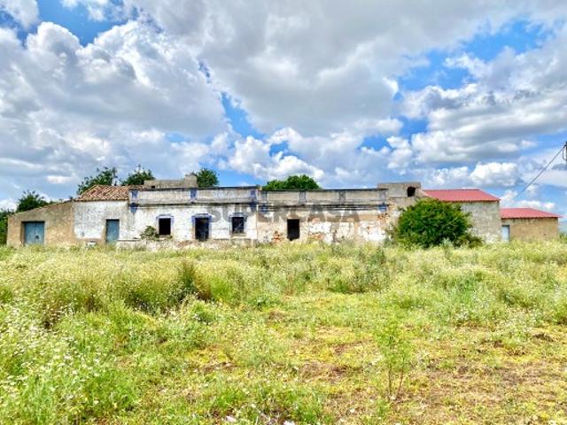 Terreno de 8,3 hectares para construção com vista mar Olhão