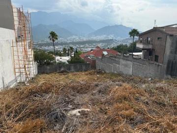 TERRENO DESCENDENTE CON VISTAS A MONTERREY