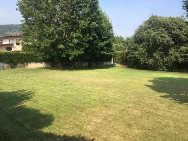 Terreno di 1050 m in vendita a Cologne