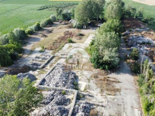 Terreno di 33000 m in vendita a Sale