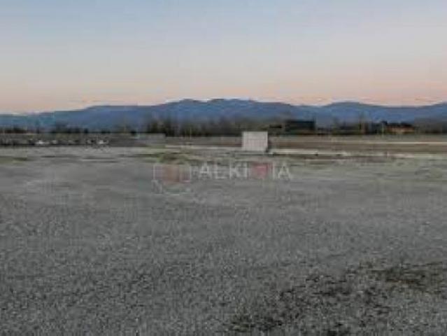 Terreno di 4850 m in affitto a Piacenza