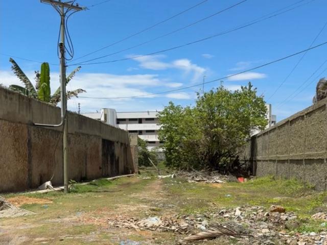 Terreno Exclusivo Frente al Mar de 5000 m² en la Mejor Zona de Tucacas