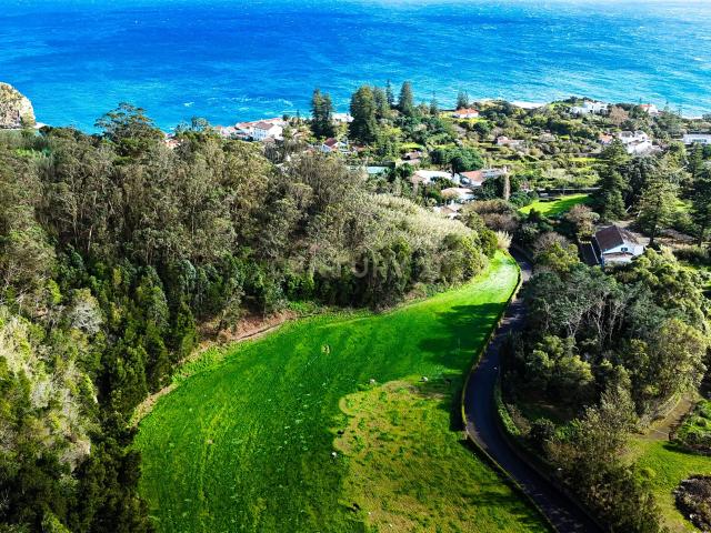 Terreno Exclusivo para Construção na Caloura – 10.095 m² com Vista Mar