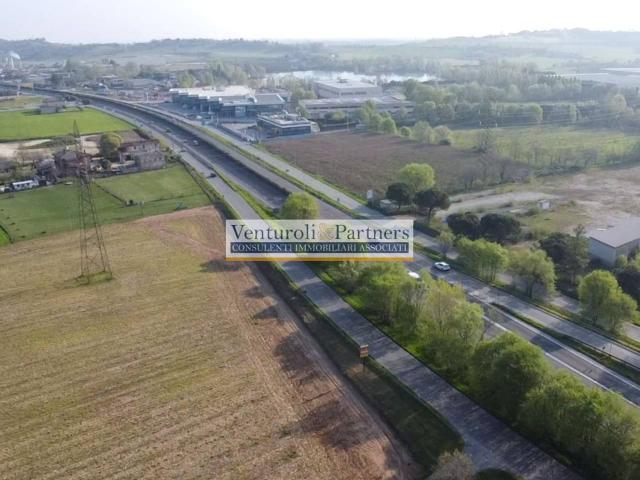 Terreno edificabile commerciale in vendita a Desenzano Del Garda
