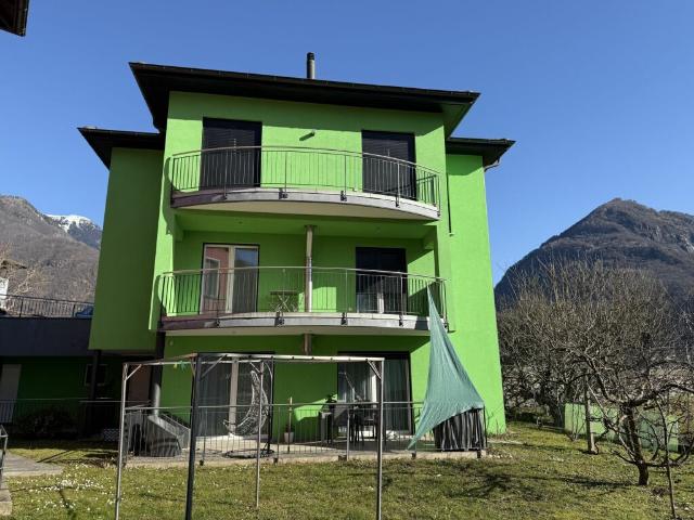 Terreno edificabile con 2 case plurifamiliari a Gorduno