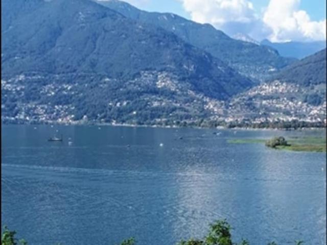 Terreno edificabile con vista panoramica sul Lago Maggiore e sulle montagne