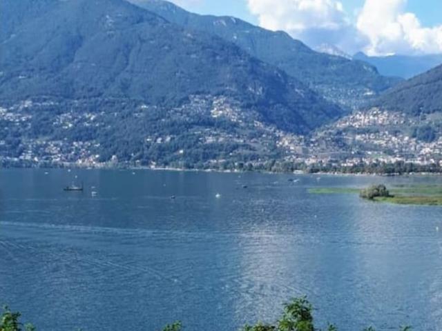 Terreno edificabile con vista panoramica sul Lago Maggiore e sulle montagne