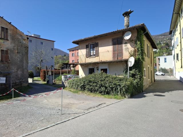 Terreno edificabile con progetto approvato in posizione strategica a Magliaso