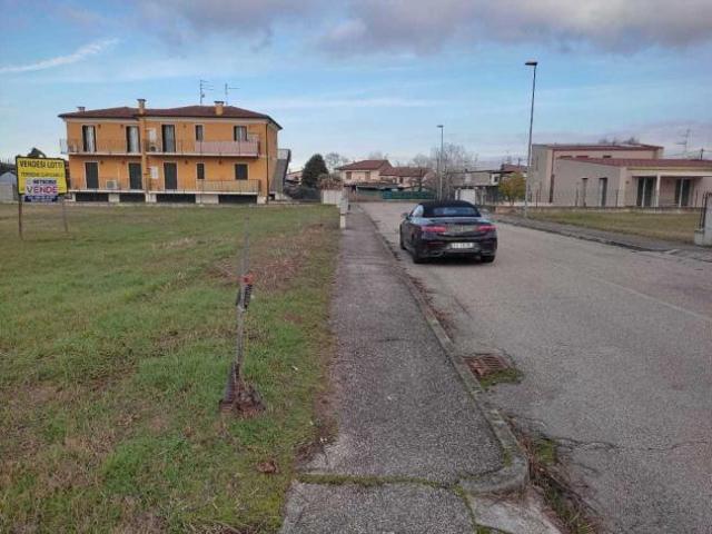 Terreno edificabile in vendita a Albaredo d'Adige