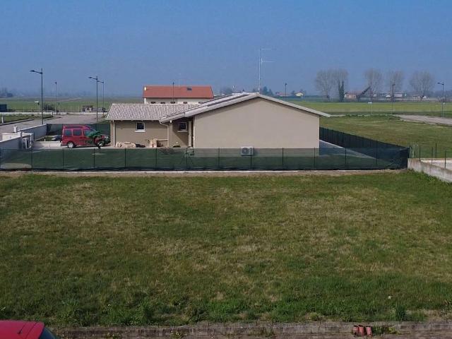 Terreno edificabile in vendita a Roncoferraro