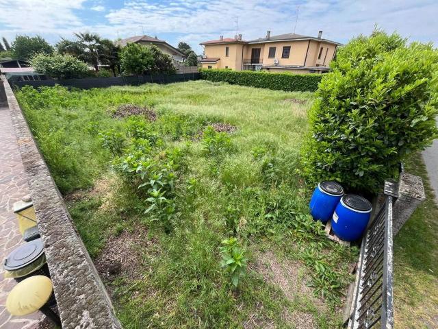 Terreno edificabile in vendita a Robecchetto Con Induno