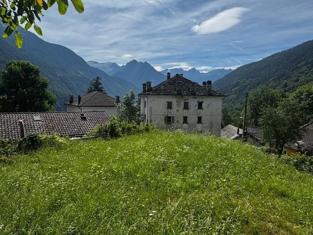 Terreno edificabile Val di Blenio, con un 'ottima esposizione solare,vista montagne