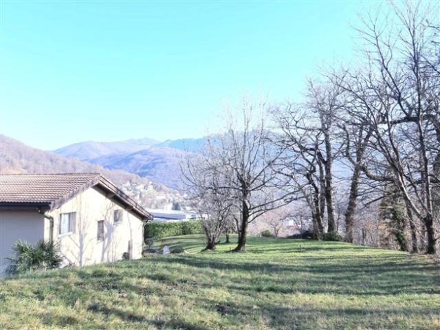 terreno edificabile die 921 m2 / Baulandgrundstück von 921 m2