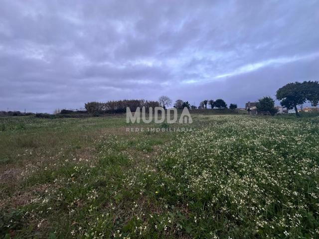Terreno elevado com vista panorâmica desafogada, a poucos minutos de Estarreja e Aveiro