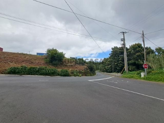 Não urbanizável em Camacha