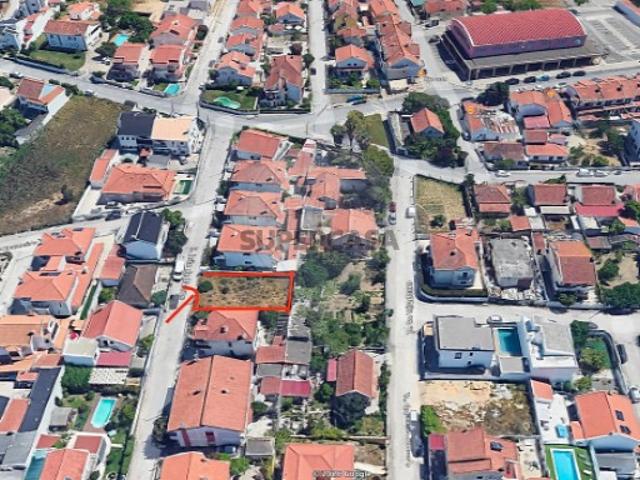 Terreno em Charneca de Caparica e Sobreda