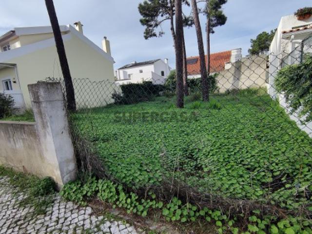Terreno em Charneca de Caparica e Sobreda