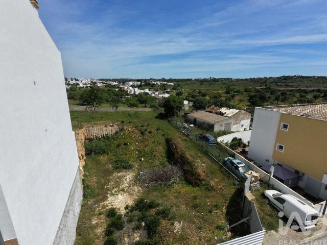 Terreno em Estômbar e Parchal