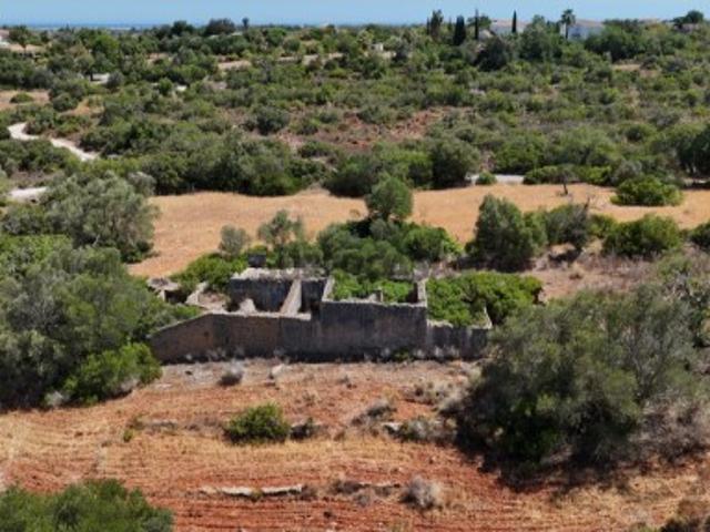 Terreno em Faro Sé e São Pedro