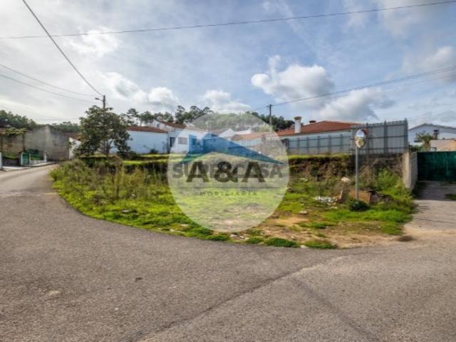 Terreno em Parceiros e Azoia