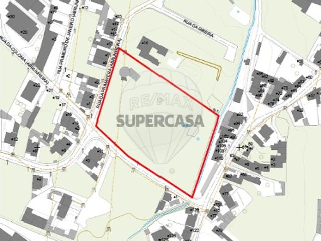 Terreno em S.Maria e S.Miguel, S.Martinho, S.Pedro Penaferrim