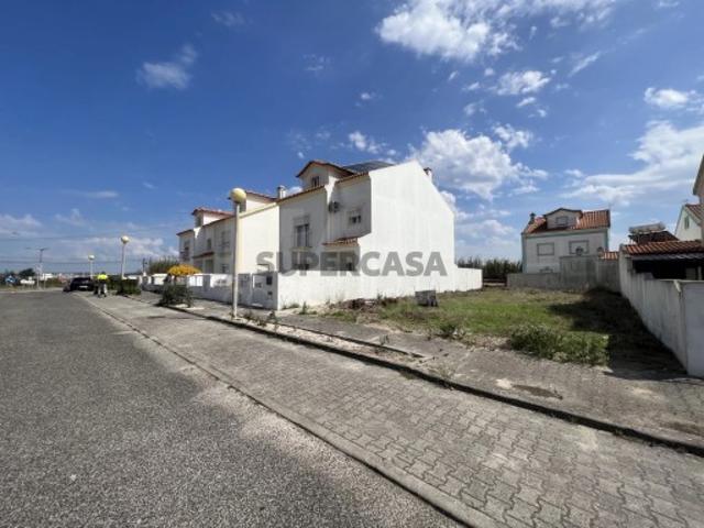 Terreno em Santo António dos Olivais
