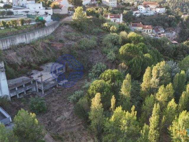 # Terreno em Santo António dos Olivais: Oportunidade Única de Investimento | 26083825004