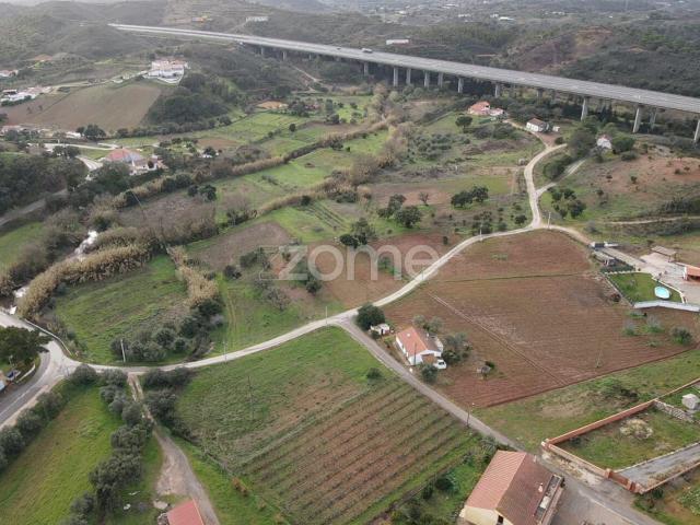 Terreno em Vale Figueira, Messines, com leito de água, 9.400 m²