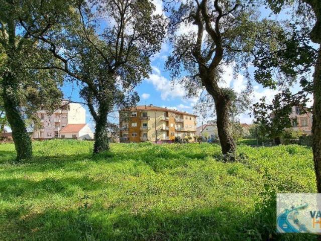 Terreno em zona ARU com 2.200 m2 ao Centro Escolar da Boavista/Lourinha Rio Tinto | 26083803103