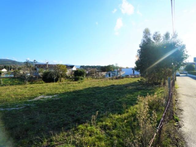 Terreno em zona de construção à venda, perto do centro da cidade de Valença