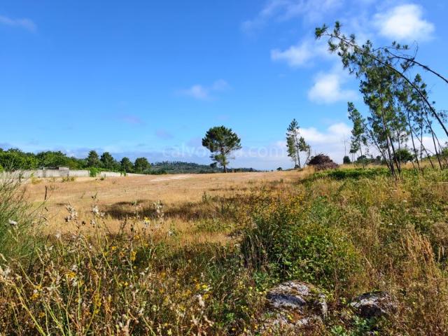 Terreno em zona de construção para venda, na freguesia de Pias, em Monção