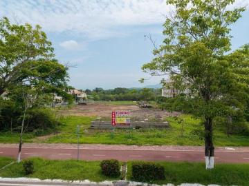 Terreno en Marina Ixtapa 7,149 m² F. a Campo de Golf – Uso Mixto para Proyecto Residencial/Comercial