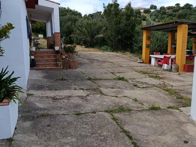 Terreno en Cuevas Bajas, Córdoba Oportunidad Única por 75.000€ CASA CON TERRENO, PISCINA, BARBACOA Y DOS CUARTILLOS