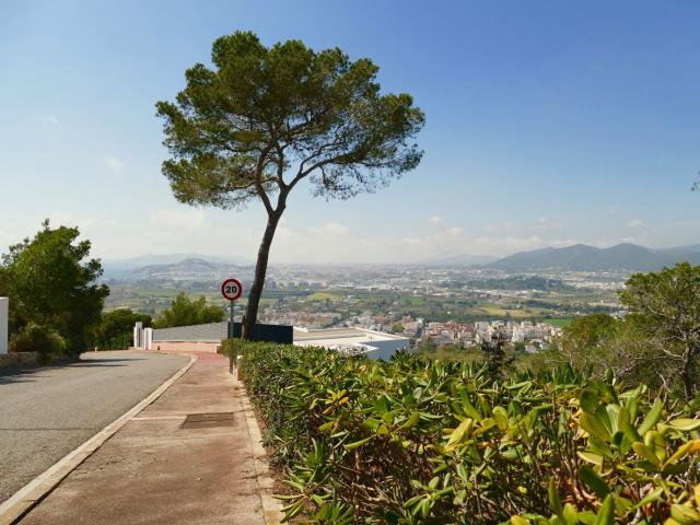 ¡Terreno en Can Rimbau con Licencia Aprobada!