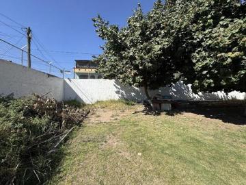 Terreno en esquina, bardeado, ideal para diversos proyectos de vivienda