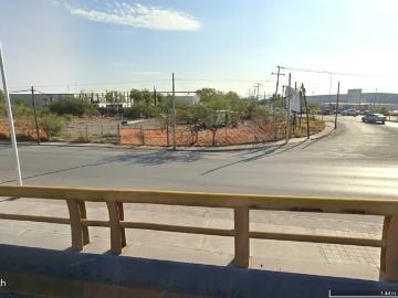 TERRENO EN PERIFERICO RAUL LÓPEZ SÁNCHEZ a pie de carretera