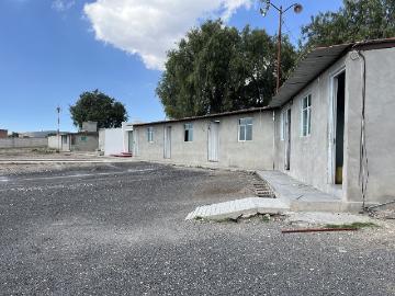 Terreno en Renta con Construcciones para Comercio Estacionamiento y mas