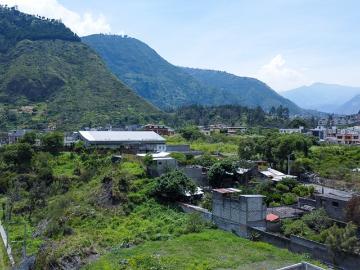 Terreno en San Vicente: Espacio Urbano a Pasos del Encanto Natural de Baños