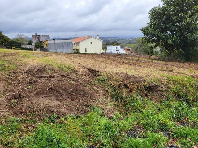 Terreno en venta. Oleiros