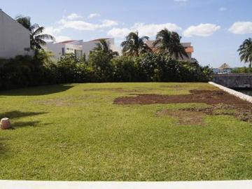 Terreno en Venta a Canal en Isla Dorada Cancun