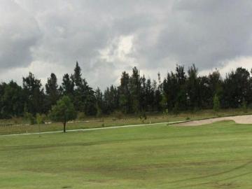 TERRENO EN VENTA, CLUB DE GOLG CANTALAGUA, MICHOACAN, SE UBICA EN ESQUINA, FRENTE AL HOYO 8