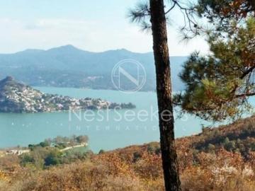 Terreno en Venta, con Vista al Lago