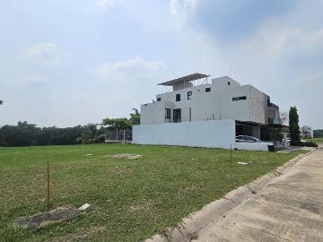 Terreno en venta con vistas al lago en residencial onix