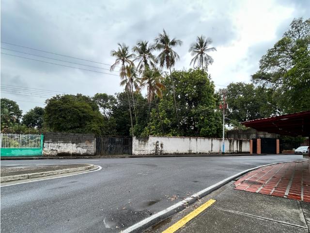 Terreno en Venta de 2.742 m2 frente a los estadios – Araure