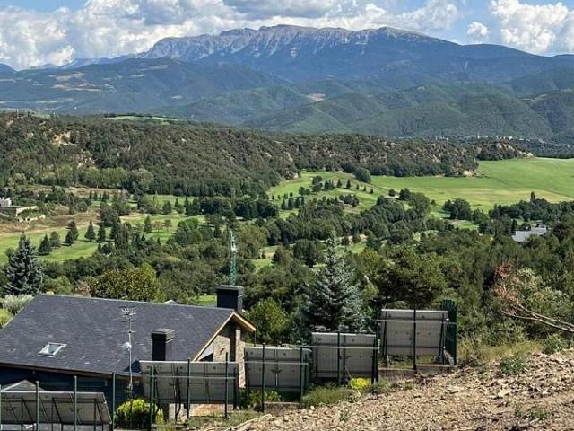 Terreno en venta en Montferrer i Castellbó, de 1.074 m² por 245.000