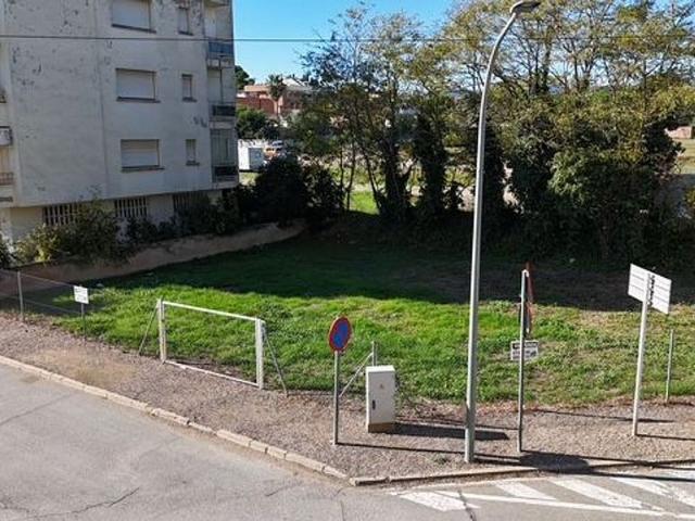 Terreno en venta en avenida Catalunya, Riudoms, de 485 m² por 155.000