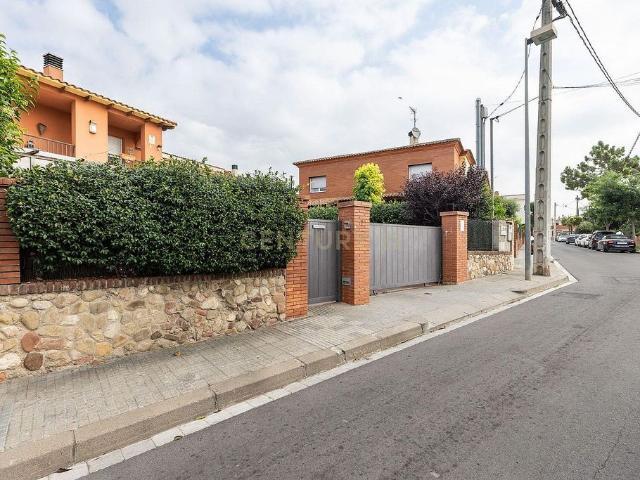 Terreno en venta en avenida De Catalunya, Parets del Vallès, de 507 m² por 269.000