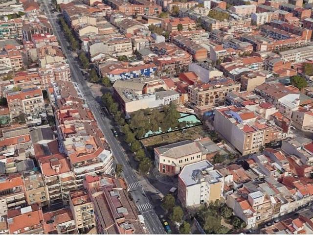 Terreno en venta en avenida De Barcelona, Terrassa, de 1.327 m² por 560.000