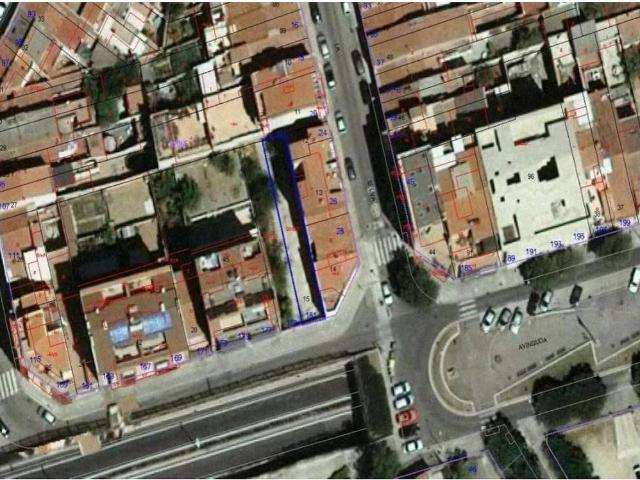 Terreno en venta en avenida De Santa Eulàlia, Terrassa, de 328 m² por 131.200